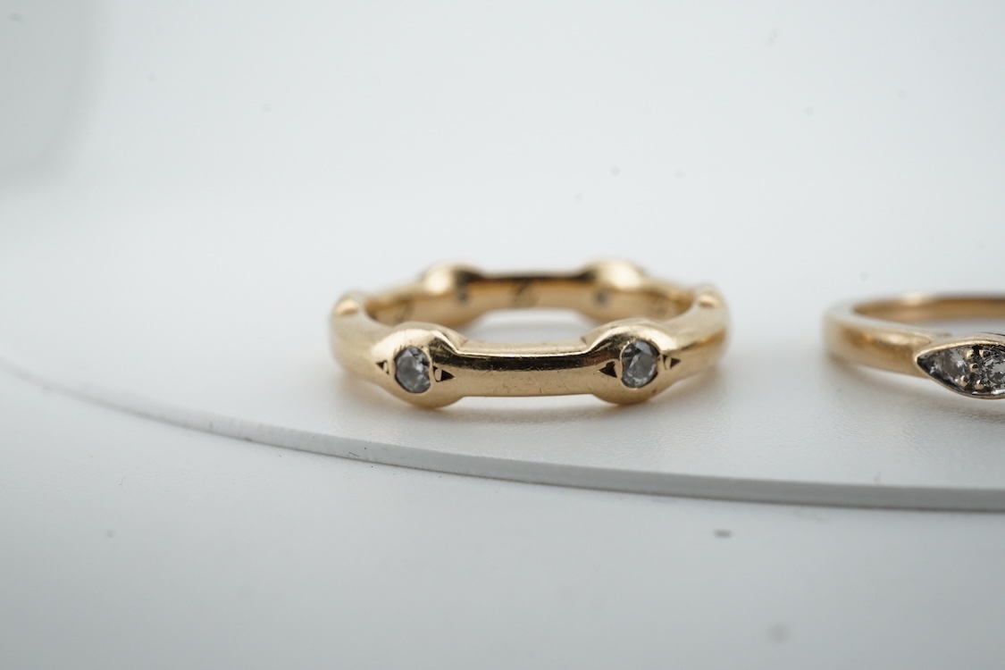 A modern 9ct gold and claw set single stone diamond ring, with four stone diamond chip set shoulders, size N, total carat weight approximately 0.20ct and a similar 9ct gold and six stone diamond set band, size K, gross w